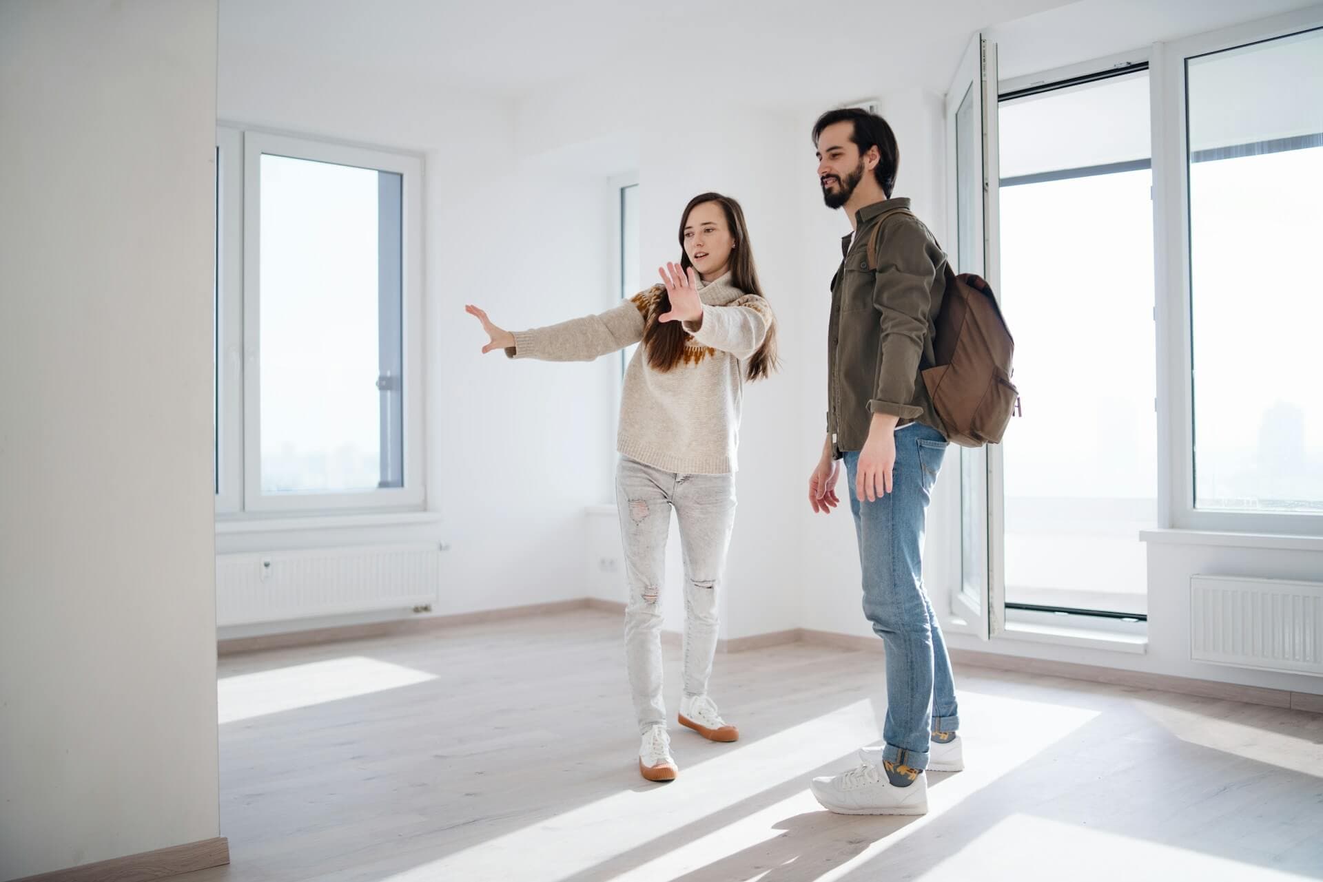 Couple qui se projette dans leur futur logement