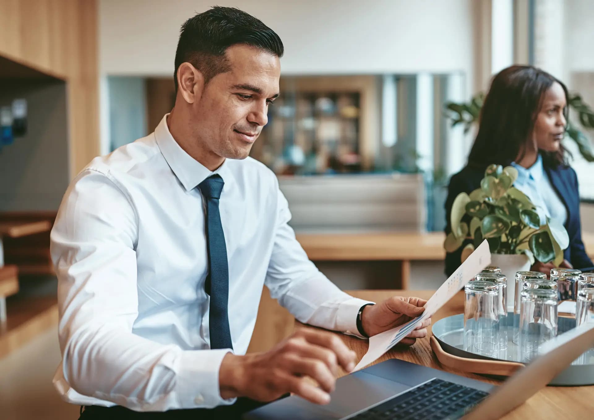 Homme agent immobilier